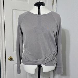 Athleta Silver Grey Serenity Criss Cross Sweatshirt Size Small Breatheable Yoga